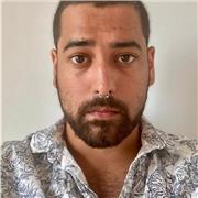 Soy brasileño graduado en estudios de arquitectura, doy clases de matemáticas y dibujo técnico